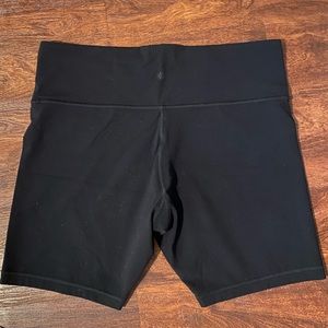 Women’s Athleta 8” high rise Elation Bike Short Size 2X